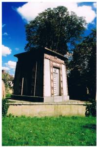 The mausoleum is built in the Egyptian style and in contrasting pink and grey granite