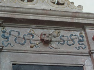 Anne St John wall memorial. The mace and the spade are meant to symbolise power and the humble labourer but Death levels them all. ©Carole Tyrrell