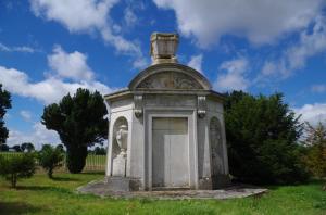 A view of the Lytton mausoleum through the railings. It's in the Classical style and note the funerary urns in the niches. ©Text and photos Carole Tyrrell