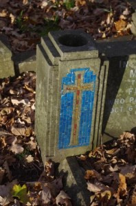 This vase with mosiac decoration has been incoorporated in the headstone to Margery Alice Thompson in Beckenham Cemetery. ©Carole Tyrrell
