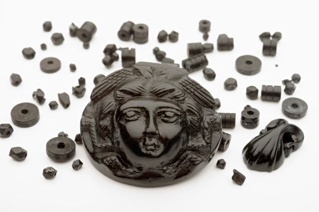 Jet Pendant and broken necklace © Museum of London